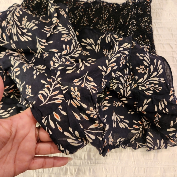 Zara black floral eyelet mini sports size small to medium - Picture 9 of 11